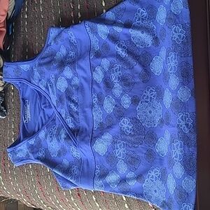 Athletic top with built-in bra (large)